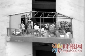 九游体育-最牛违建在半空中建了一个房子业主：花了2万(图)